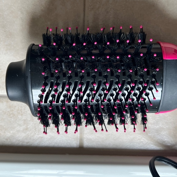 REVLON One Step Volumizer Hair Dryer and Styler | Less Frizz, More Shine - Picture 5 of 11